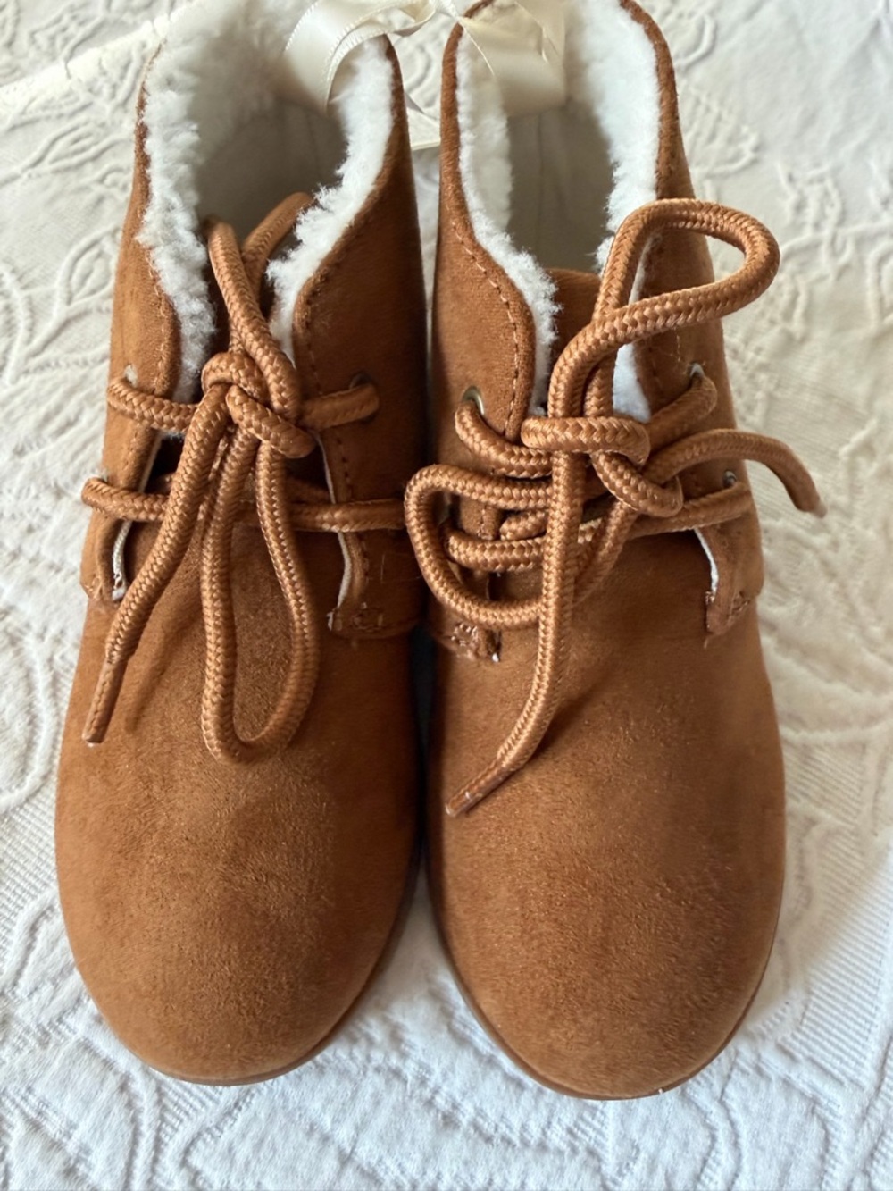 GAP Kids Tan Faux Suede Lace-Up Boots with White Plush Lining new toddler size 8